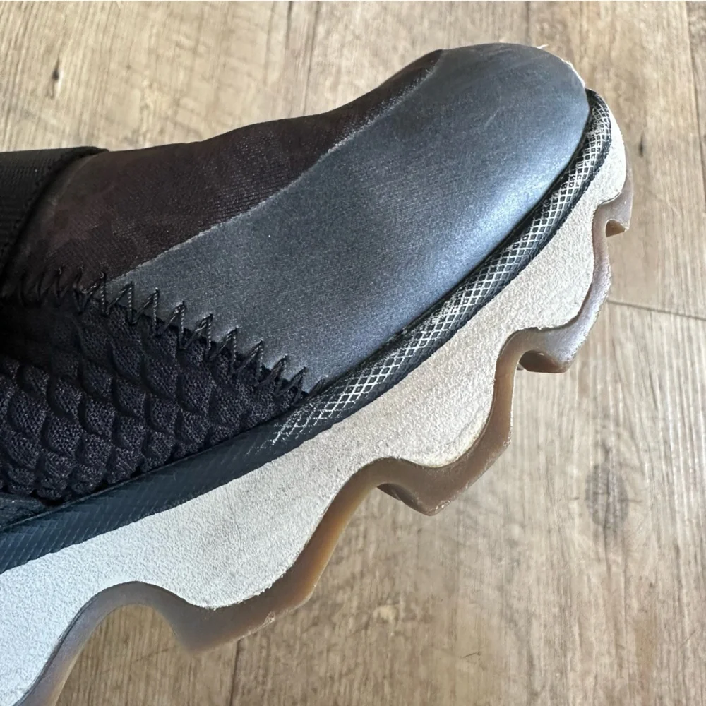 Sorel Kinetic Sneaker Black Velcro Straps